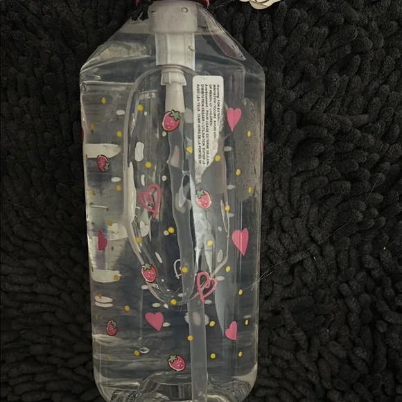 Hello Kitty Pink Hand Soap with Kawaii Design - Picture 4 of 6